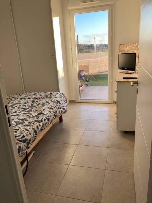 Appartement Rdc Avec Parking Prive La Fare-les-Oliviers Bagian luar foto
